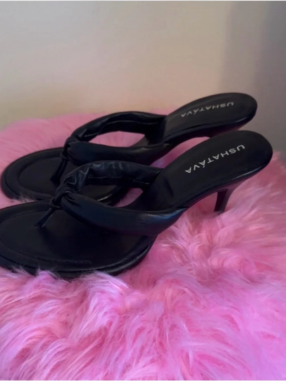 NWOT- Ushatava Black Knotted Toe-Post Heeled Sandals